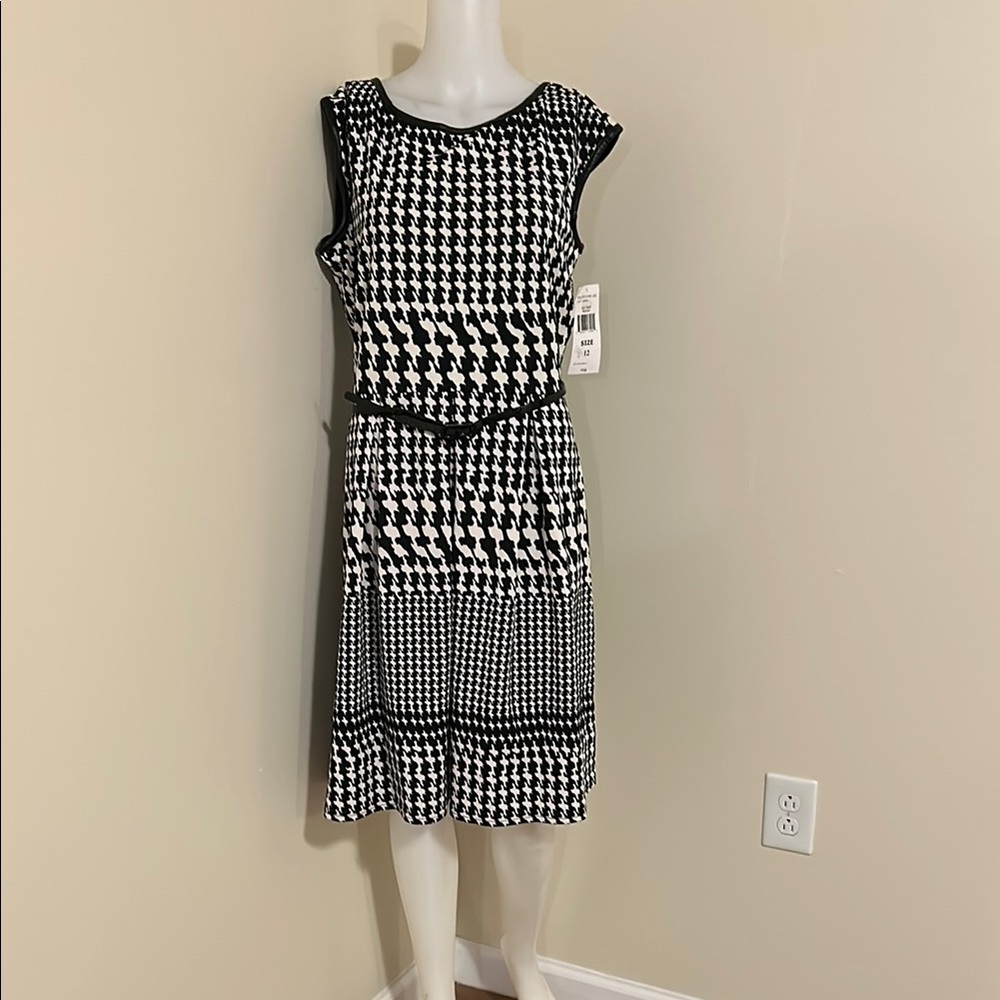 Tiana B Black and White Sleeveless Midi Dress